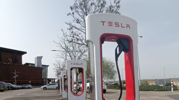 Tesla y sus supercargadores llegan a Toledo de la mano del Centro Comercial Luz del Tajo