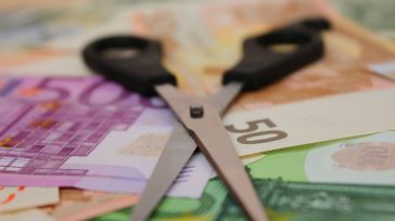 Bruselas pide a España "esfuerzo adicional" para una reducción "creíble" de deuda y déficit
