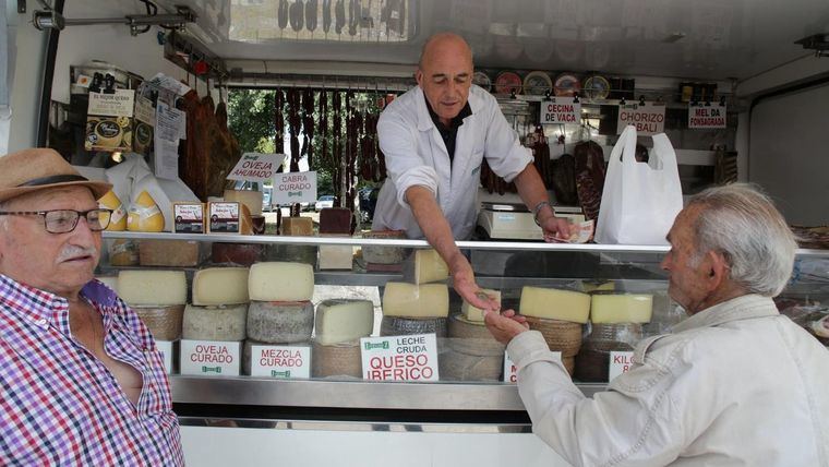 El comercio minorista acelera el crecimiento de sus ventas al 4,8% en febrero y suma 15 meses de alzas