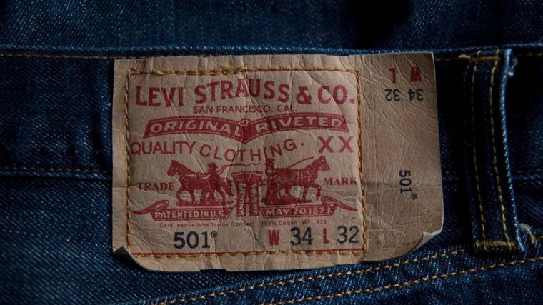 Levi Strauss cierra en pérdidas el primer trimestre, pero mejora previsiones anuales