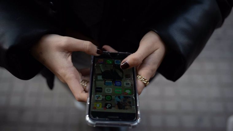 Investigados 8 menores por presunta distribución de pornografía infantil en un grupo de WhatsApp por la provincia de Toledo