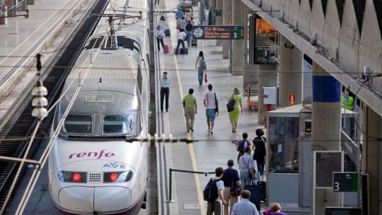 Los usuarios de Renfe en CLM pueden adquirir a partir de hoy los abonos gratuitos de Media Distancia y de Avant bonificados al 50%