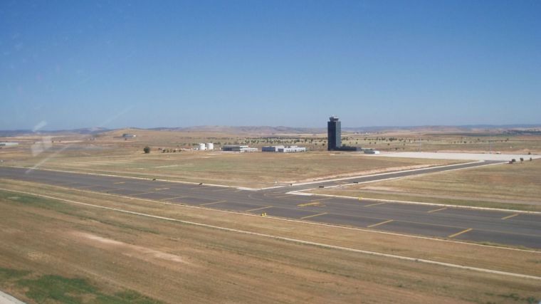 El aeropuerto de Ciudad Real tantea dos grandes proyectos para revitalizar su actividad y pide apoyo a las instituciones