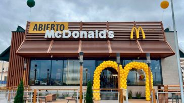 La gran fiesta de McDonald’s invita a sus empleados españoles a un concierto privado de Dua Lipa y The Killers