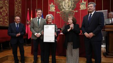 Velázquez: “Iniciativas como la que pone en marcha la Asociación de Amigos de los Patios invitan a que el Casco Histórico se llene de vida” 