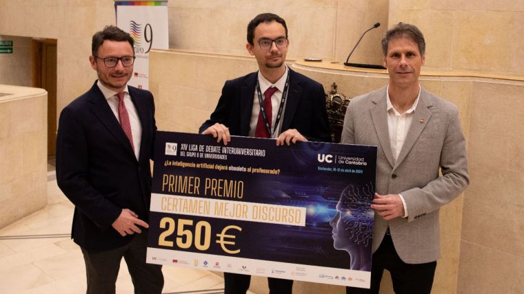 El estudiante de la UCLM Carlos Martínez gana el premio al mejor discurso en la Liga de Debate del G-9