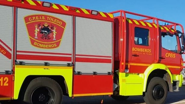 Espectacular incendio en una fábrica de plásticos en Madridejos