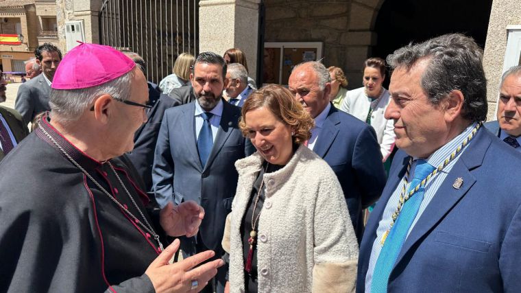 Cedillo destaca la importancia de “seguir poniendo en valor las tradiciones de la provincia” de Toledo y elogia la labor que hacen los ayuntamientos