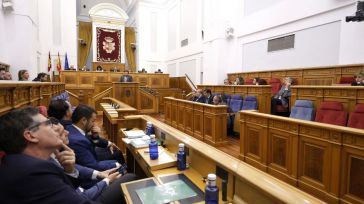 El Pleno de las Cortes regionales aprueba tres resoluciones del PSOE sobre regadíos, listas de espera sanitarias y el Pacto por la Infancia