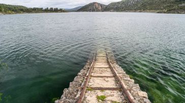 Page amaga con exigir que se mantenga cerrado el grifo del trasvase hasta que no se agote el agua desalada