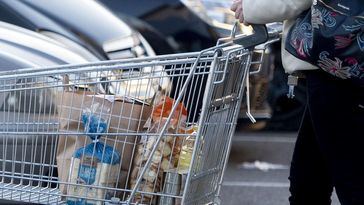 La confianza del consumidor sube dos puntos en abril y sigue en máximos desde julio