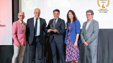 Puy du Fou España recibe recibe el premio “Through Experiences” en los premios CETT Alimara Barcelona 2024