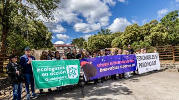 Ecologistas y vecinos protestan en Yebes por la supervivencia del observatorio astronómico, en riesgo por la "burbuja de fotovoltaicas"