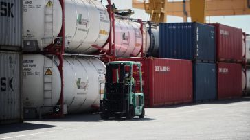 Los precios de exportaciones industriales bajan un 1,3% en abril y los de importaciones un 0,7%