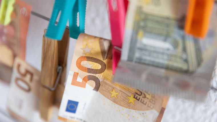 Los créditos a familias caen un 1,8% en abril, lastrados por el descenso de los préstamos para vivienda
