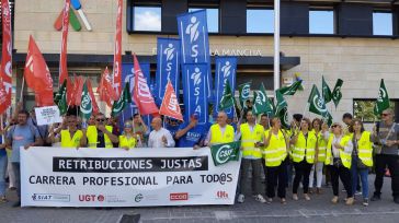 Unos 150 empleados de la Agencia Tributaria se concentran en Toledo para reclamar mejorar laborales