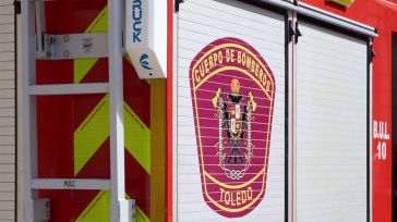 Dos ambulancias calcinadas en el incendio de un garaje en el Polígono de Toledo