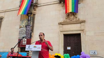 Bellido confirma que la bandera arcoíris volverá a exhibirse el viernes en las Cortes e invita a todas las instituciones a “sentir el orgullo de la igualdad y la diversidad”