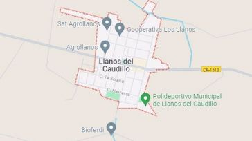 Un incendio de rastrojo en Llanos del Caudillo afecta a una planta fotovoltaica cercana