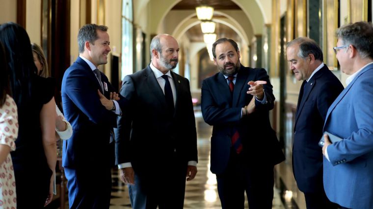 Agudo señala que Page “nos condena a pagar la deuda catalana” mientras la región “sufre sin las infraestructuras que necesita”