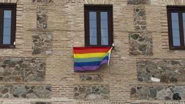 Las Cortes regionales se suman al Día del Orgullo LGTBI subrayando que “en una sociedad diversa caben todos los colores, personas e ideologías”