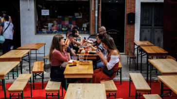 El tirón del sector servicios español mantuvo su ímpetu en junio, según PMI