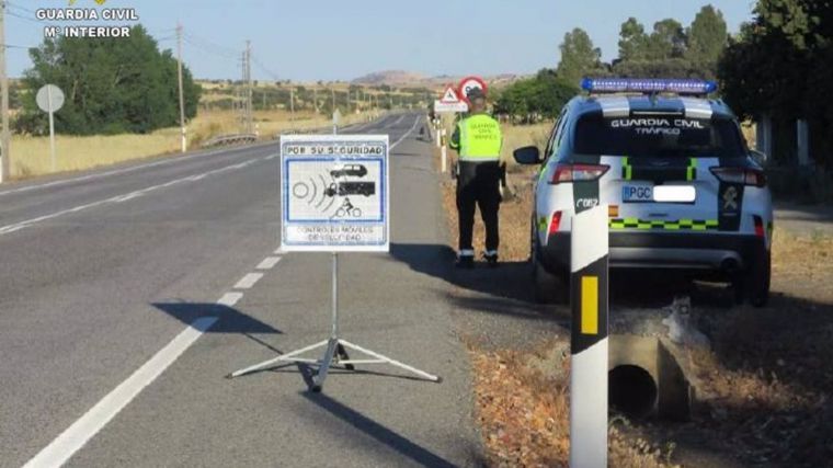 Investigan a un conductor con el carné retirado que hizo saltar un radar a 179 km/h en Alcolea de Calatrava