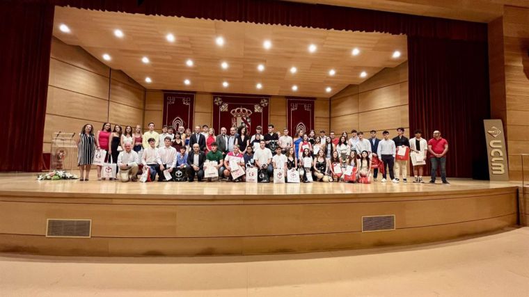 La UCLM y la Junta reconocen al estudiantado con mejores resultados en la EvAU y en las olimpiadas