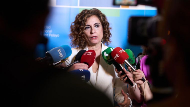 Montero pide a Feijóo posición única en financiación: 'Lo que defiende Cantabria no es lo que defiende Madrid'
