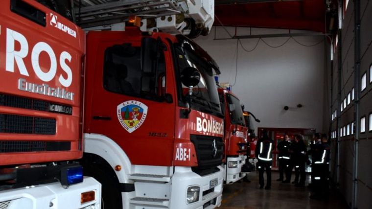 Los bomberos de Cuenca tratan de localizar a un joven que ha saltado al río Júcar
