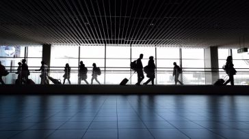 Page sugiere "empezar a aprovechar el dinero y los ingresos de los que nos visitan" para mantener las infraestructuras