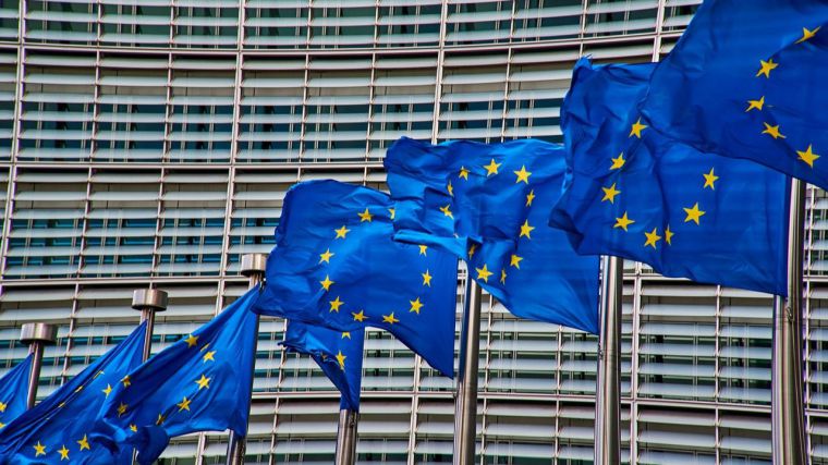 Bruselas desembolsa a España 9.900 millones del cuarto pago de fondos UE y mantiene congelados 158 millones por incumplimiento