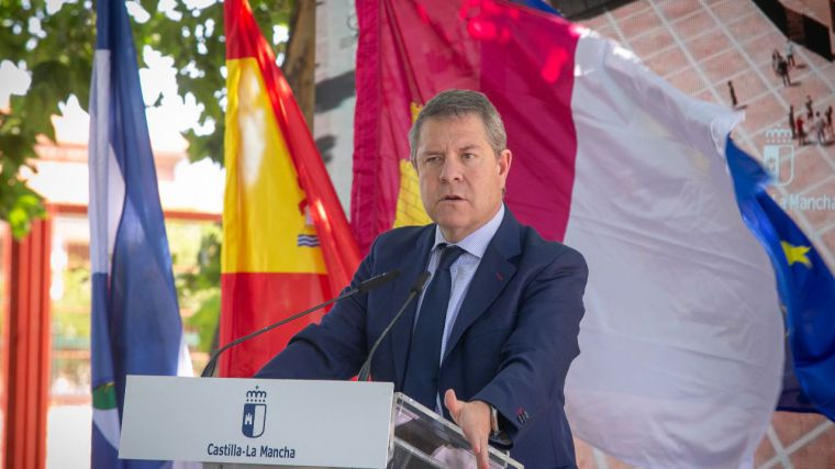 García-Page vuelca en redes sociales su malestar por el pacto con ERC con un duro mensaje 'nocturno'