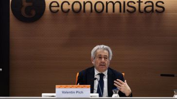 Los economistas elevan medio punto, hasta el 2,9%, su previsión de crecimiento del PIB para este año