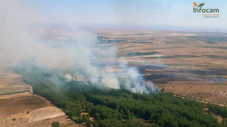 Declarado un incendio en Fuensalida en el que trabajan 2 medios de extinción aéreos y 5 terrestres
