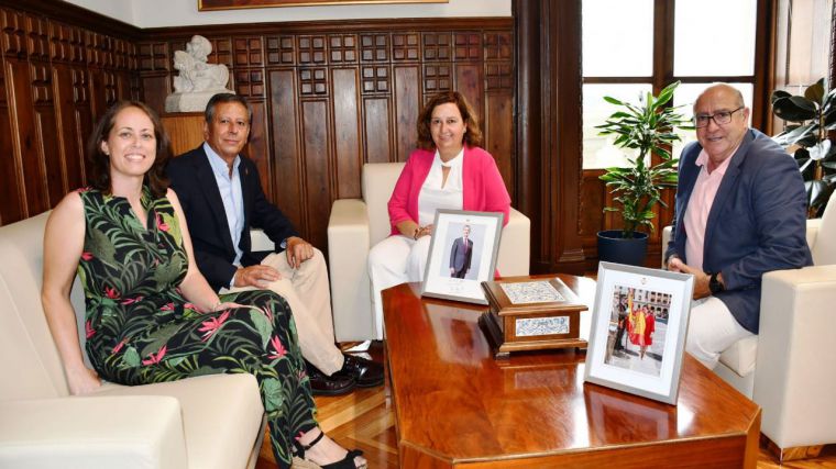 Cedillo valora el esfuerzo del Ayuntamiento de Carriches para mejorar las infraestructuras de la localidad