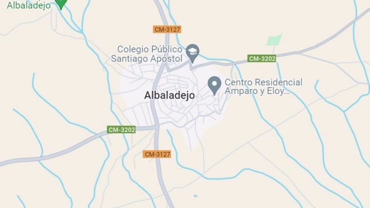 Fallece un motorista tras salirse de la vía y caer por un puente en Albadalejo  