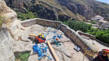 Cortada la subida a Casas Colgadas por desprendimientos en uno de los miradores de la hoz del Huécar