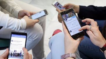 Castilla-La Mancha prohíbe oficialmente el uso de teléfonos móviles en las aulas