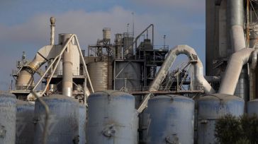 La actividad manufacturera de España modera de nuevo su expansión en agosto