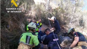 Rescatan en una cascada de Letur a una senderista que se fracturó una pierna tras una caída