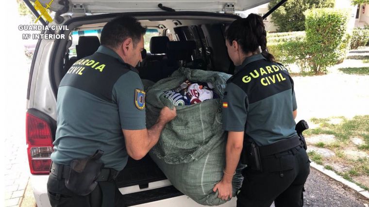 La guardia civil interviene 2.500 productos falsificados en el Recinto Ferial de Cuenca e investiga a 12 personas