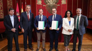 El alcalde de Toledo muestra su compromiso en la lucha contra el cáncer “de la mano de los mejores en materia de prevención y sensibilización”