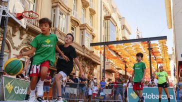 La emblemática Plaza del Altozano vive una exitosa jornada de baloncesto gracias al Circuito Globalcaja 3x3 en el que participaron 200 deportistas
