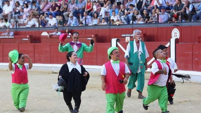 Piden la cancelación de un espectáculo cómico taurino de personas con acondroplasia (enanismo) en un pueblo de Toledo