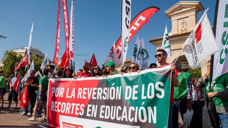 Unos 7.000 docentes secundan la huelga de educación en CLM según los sindicatos convocantes y el gobierno cifra en un 1,46% el seguimiento