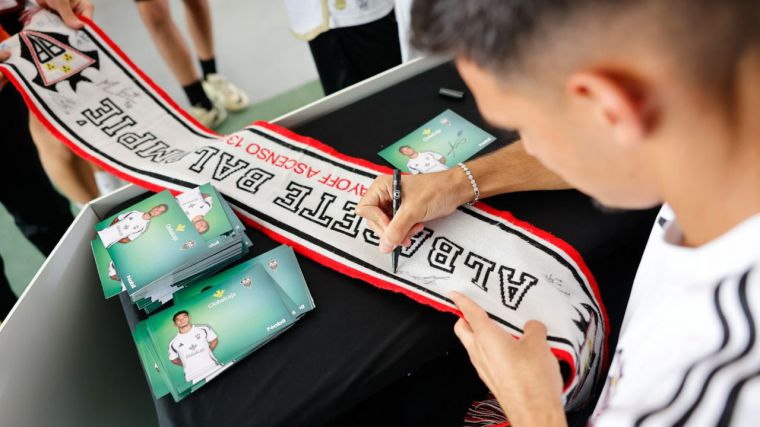 Los jugadores y jugadoras del Albacete Balompié firmarán autógrafos en el stand de Globalcaja este martes a las 21.00