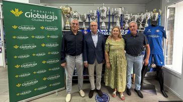 La Fundación Globalcaja colabora en la mejora de las condiciones deportivas de la escuela del Calvo Sotelo CF de Puertollano