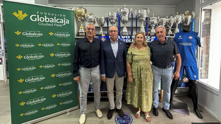 La Fundación Globalcaja colabora en la mejora de las condiciones deportivas de la escuela del Calvo Sotelo CF de Puertollano