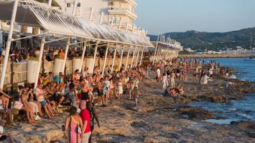 El superávit por cuenta corriente se eleva a 30.800 millones hasta julio por los ingresos del turismo